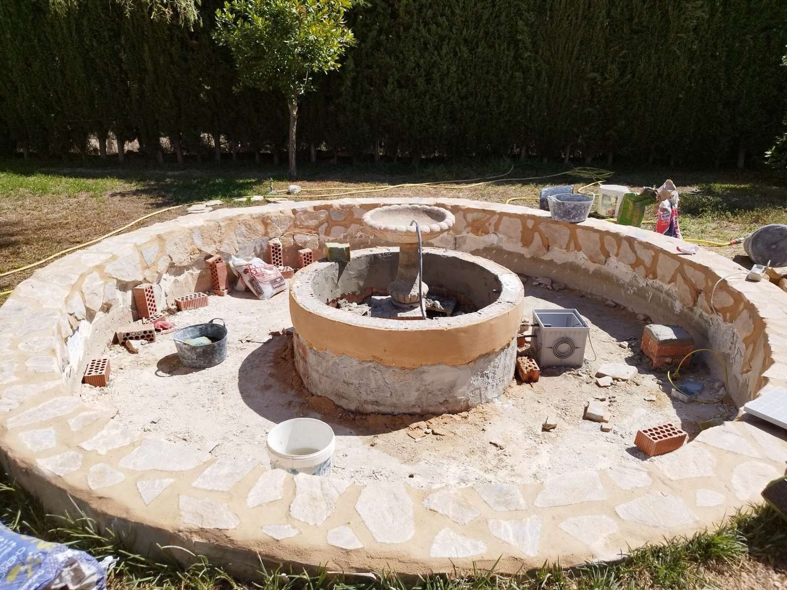 Revestimiento en piedra natural de la fuente