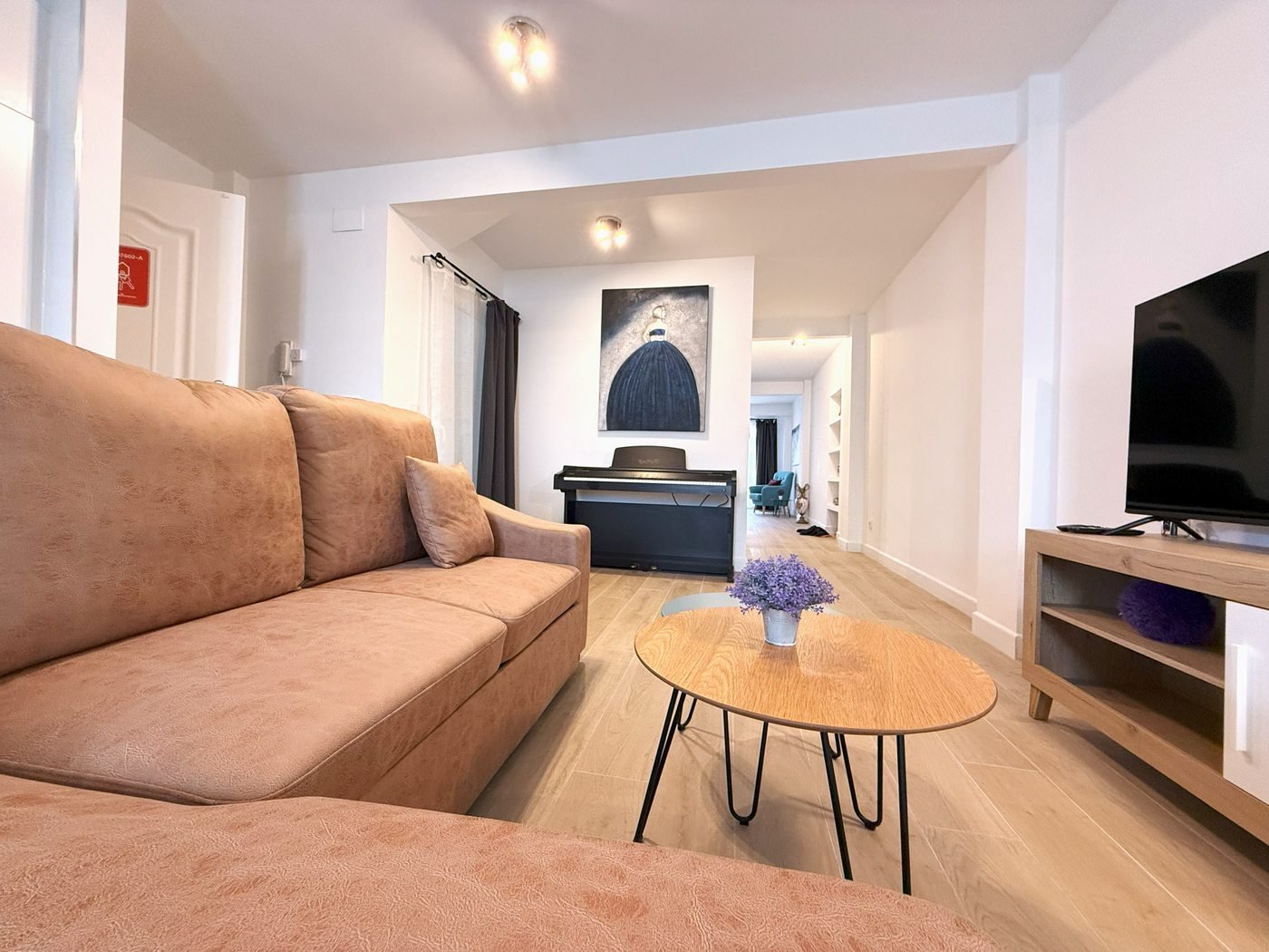 Salón reformado de una vivienda completa en Alicante